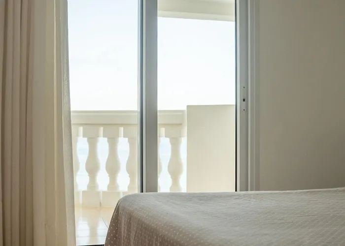 Dominique * לה מנגה דל מר מנור