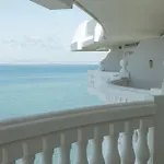 Dominique *